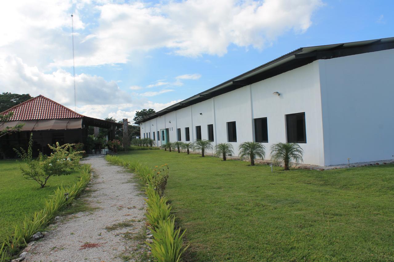 Real Primaveras Campestre Escárcega 外观 照片